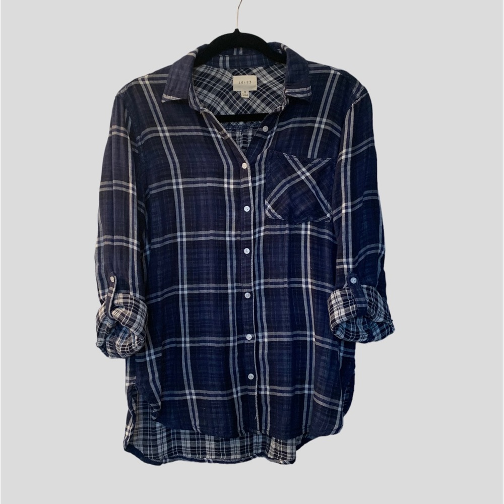 id23 Size Small Flannel Top